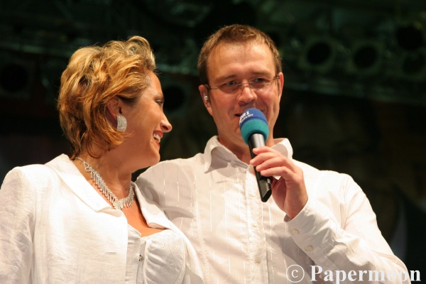 Papermoon live on stage