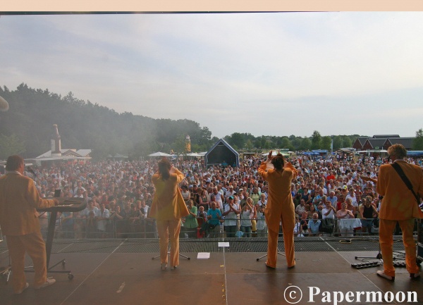 Papermoon live on stage