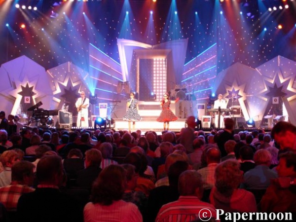 Papermoon live on stage