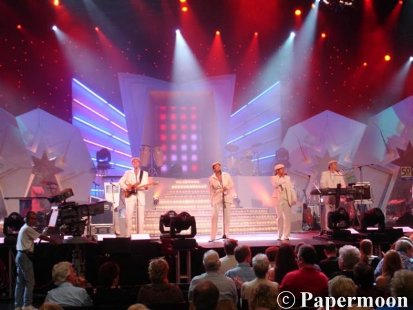 Papermoon live on stage