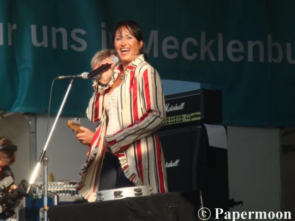 Papermoon live on stage