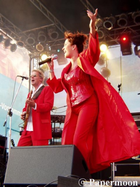 Papermoon live on stage